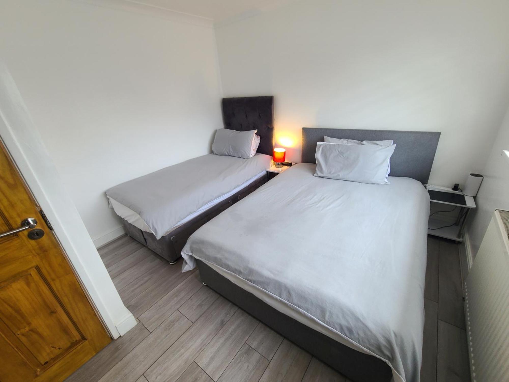 Gatwick Rooms-Travel Service-Airport Parking Ifield Exterior foto